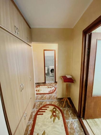 Apartament cu 3 camere decomandat în Exterior Vest