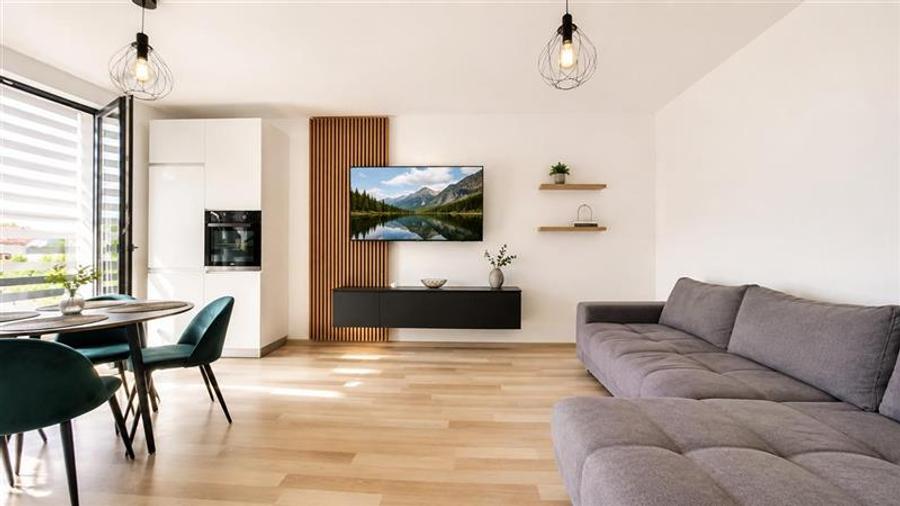 Apartament cu 2 camere decomandat, mobilat în Central