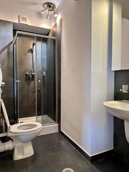 Apartament cu 4 camere semidecomandat, mobilat în Decebal