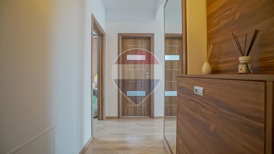 Apartament cu 2 camere semidecomandat, mobilat în Sud