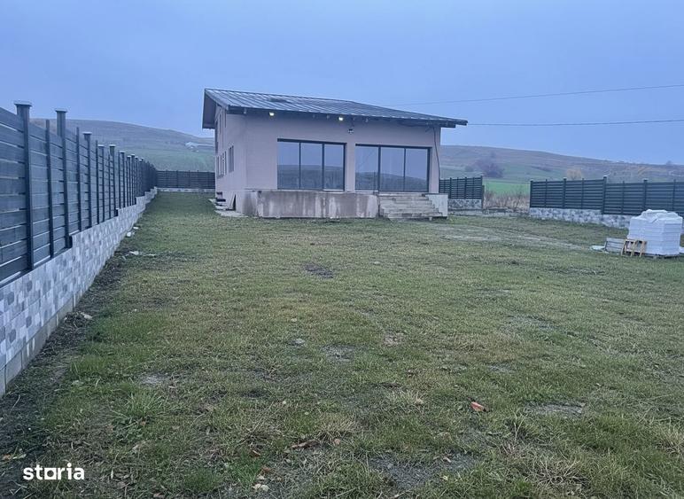 Casă cu 6 camere cu Teren 1000 Mp în Central