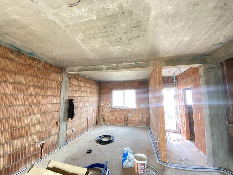Duplex cu 4 camere cu Canalizare în Săcălaz