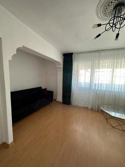 Apartament cu 3 camere decomandat în Micro 20