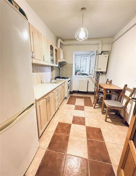Apartament cu 3 camere decomandat, mobilat în Gară
