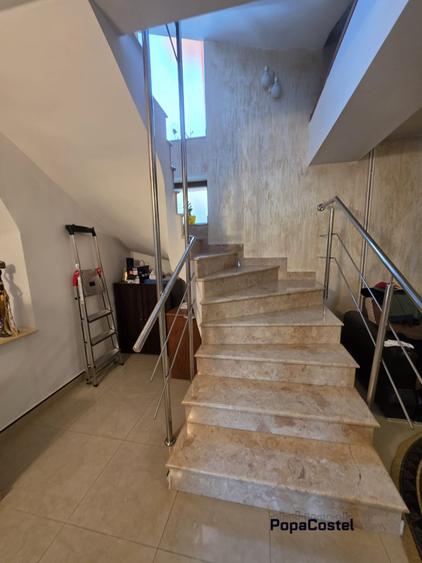 Casă individuală cu 8 camere cu Canalizare în Mogoșoaia
