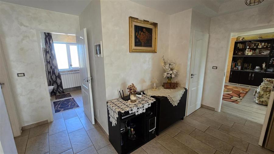 Casă individuală cu 7 camere cu Teren 2167 Mp în Rușii-Mănăstioara