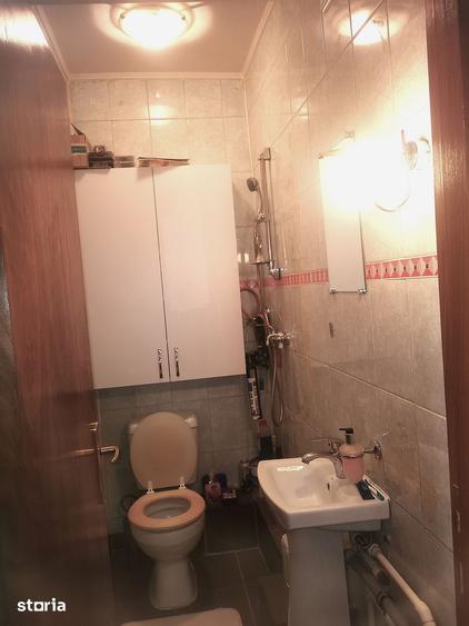 Apartament cu 3 camere semidecomandat în Plevnei