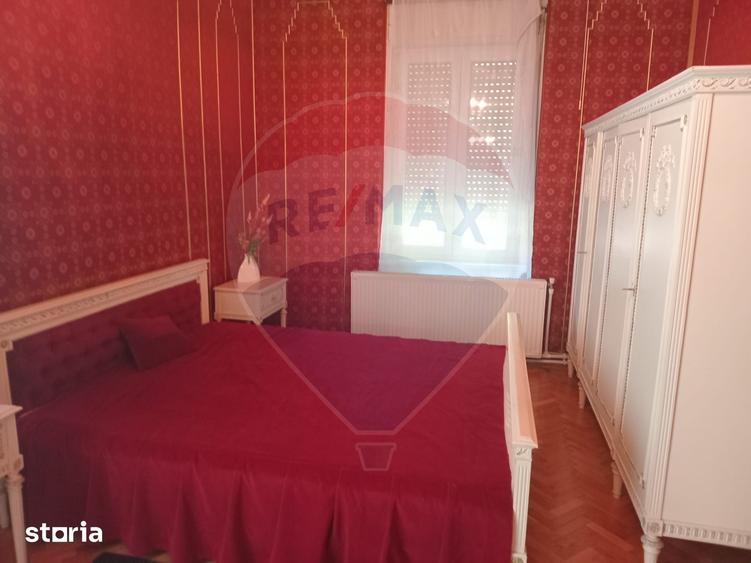 Casă cu 6 camere cu Teren 436 Mp în Romanilor