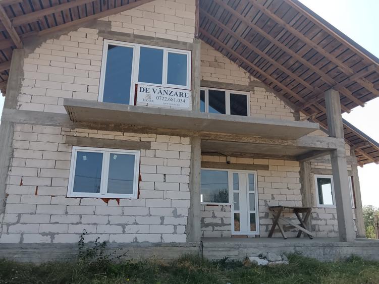 Casă individuală cu 4 camere cu Teren 1300 Mp în Bogdănești (Fălciu)