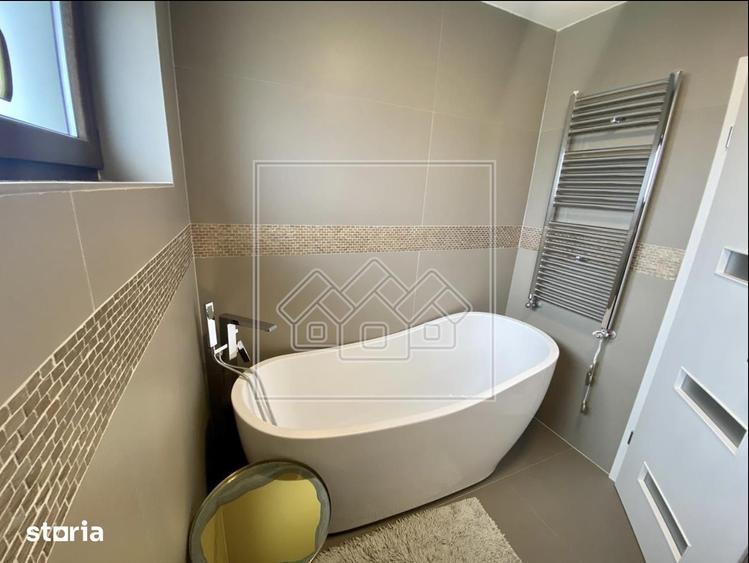 Casă cu 4 camere cu Teren 220 Mp în Șelimbăr