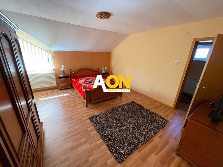 Casă individuală cu 6 camere cu Canalizare în Cetate