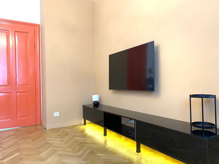 Apartament cu 2 camere semidecomandat, mobilat în Ultracentral