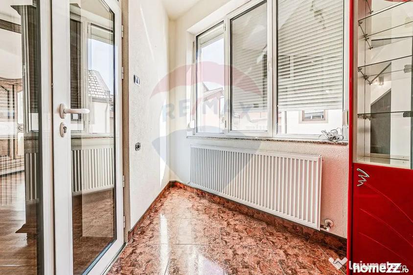 Apartament cu 3 camere decomandat în Boul Roșu