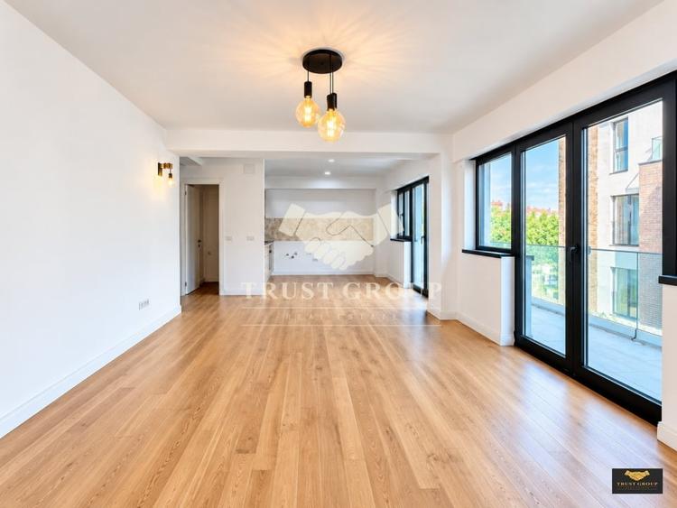 Apartament cu 3 camere decomandat în Polonă