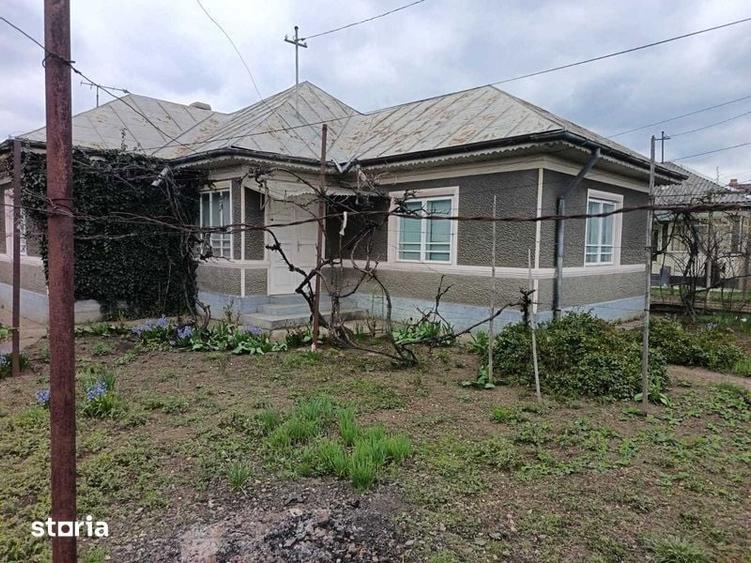 Casă cu 3 camere cu Teren 100 Mp în Central