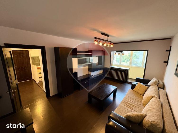 Apartament cu 4 camere semidecomandat în Traian