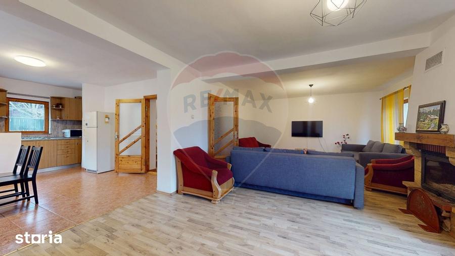 Casă cu 7 camere cu Teren 986 Mp în Plaiul Foii