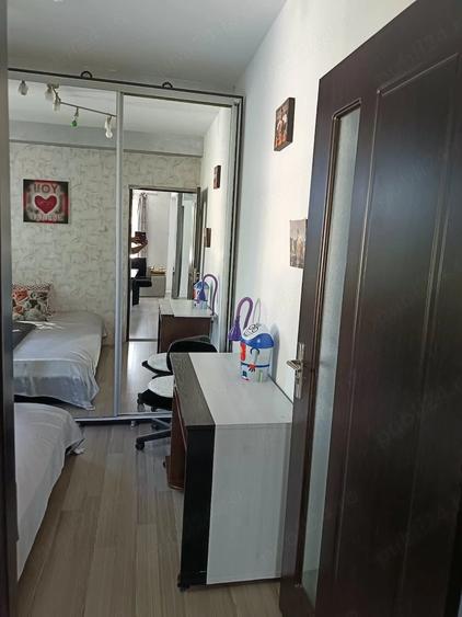 Apartament cu 3 camere semidecomandat în Tătărași