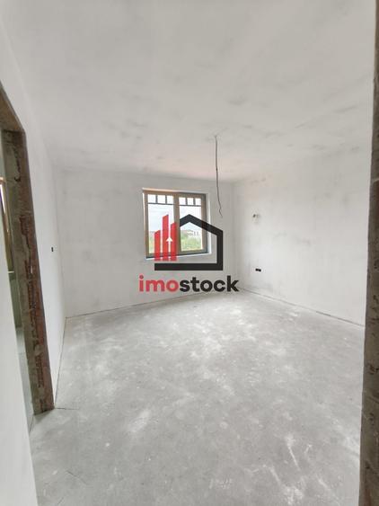 Duplex cu 4 camere cu Canalizare în Lunei