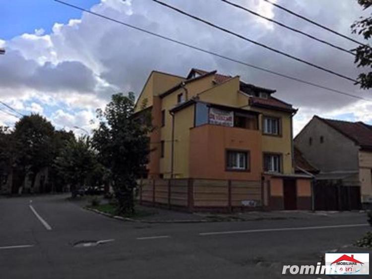 Casă cu 7 camere cu Teren 195 Mp în Semicentral