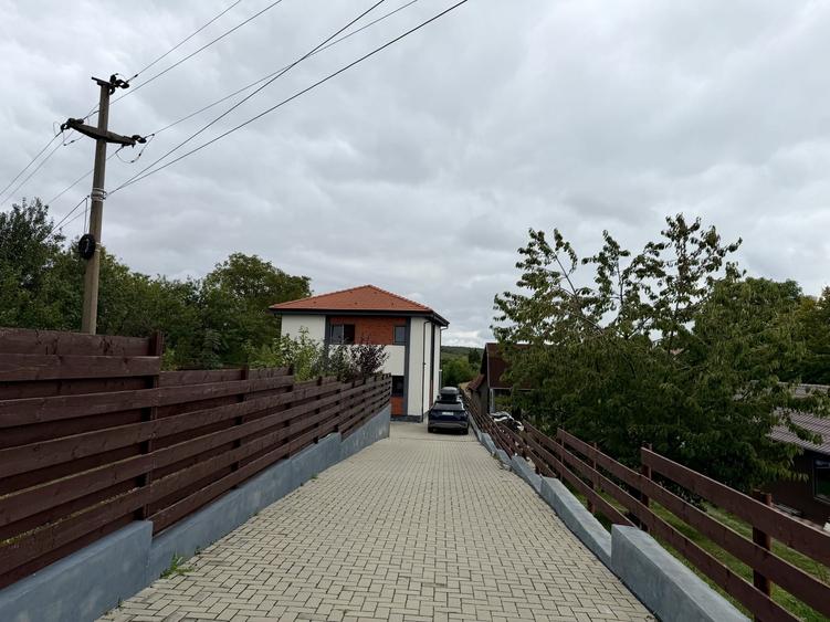 Casă individuală cu 5 camere cu Canalizare în Feleacu