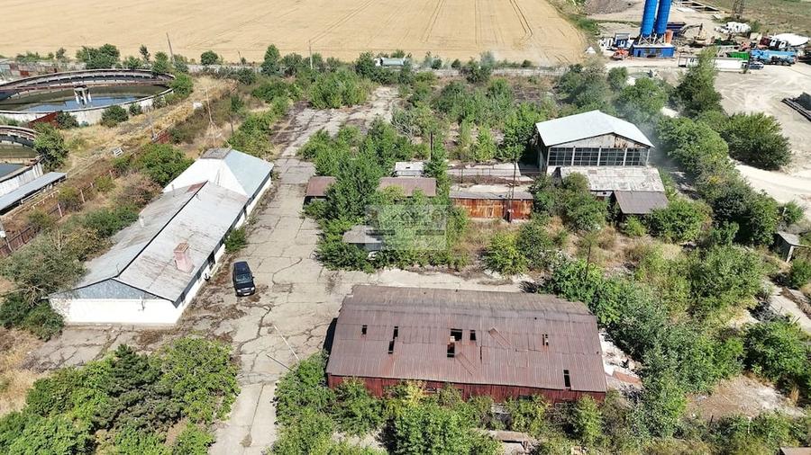 Teren de 15693 mp, în Sud
