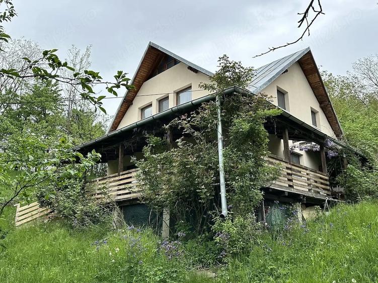 Casă cu 5 camere cu Teren 3090 Mp în Drajna