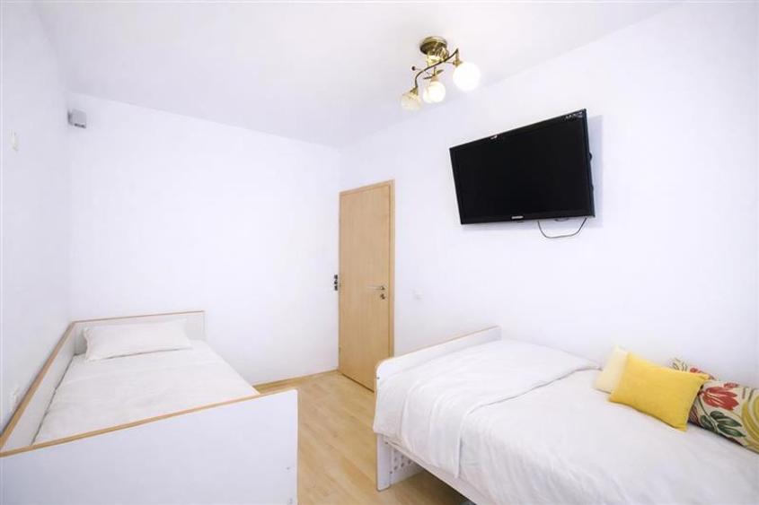 Penthouse cu 3 camere decomandat în Avantgarden