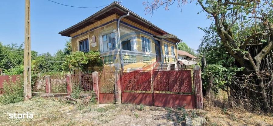 Casa de vanzare 5 camere + teren 2200 mp in loc. Calopar satul Bazdan