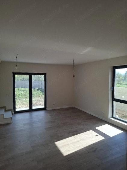 Casă cu 4 camere cu Teren 732 Mp în Urseni