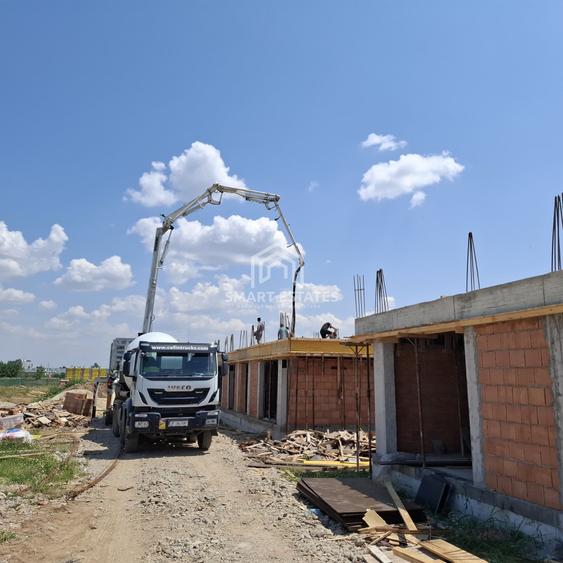 Duplex cu 4 camere cu Canalizare în Ozana