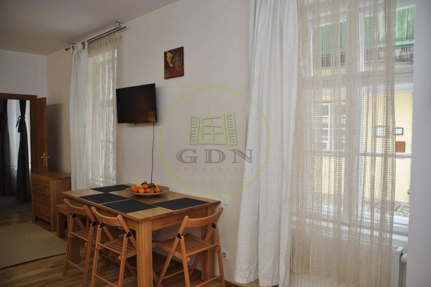 Apartament cu 2 camere semidecomandat, mobilat în Ultracentral