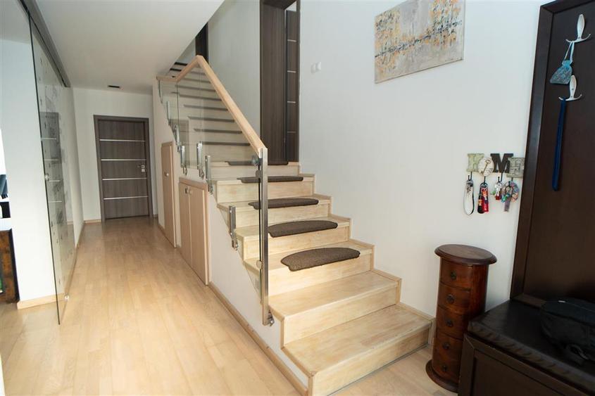 Casă cu 6 camere cu Teren 509 Mp în Spitalul Județean