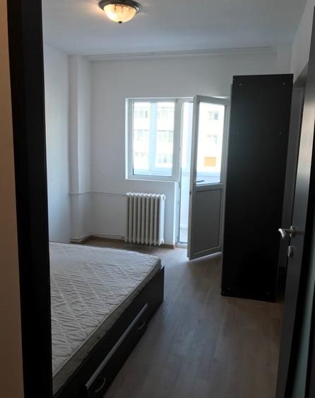Apartament cu 4 camere decomandat în Moșilor