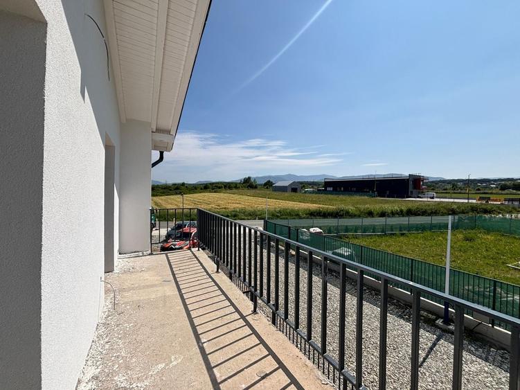 Duplex cu 4 camere cu Canalizare în Mohu