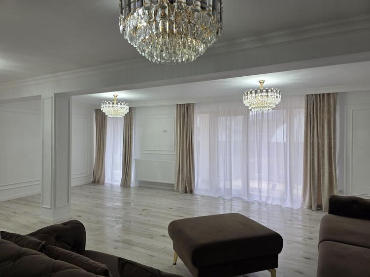 Casă cu 4 camere în Agapia