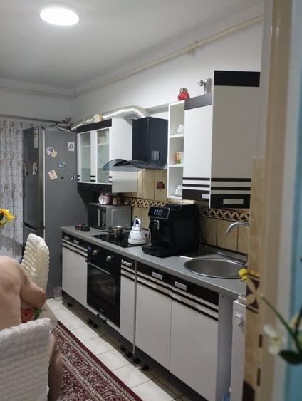 Apartament cu 2 camere semidecomandat în Florești