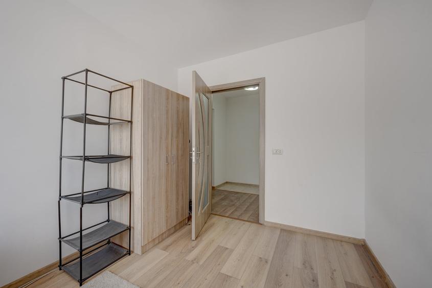 Apartament cu 3 camere semidecomandat în Rahova