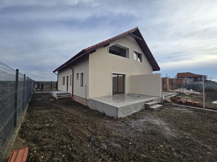 Duplex cu 4 camere cu Canalizare în Moșnița Nouă