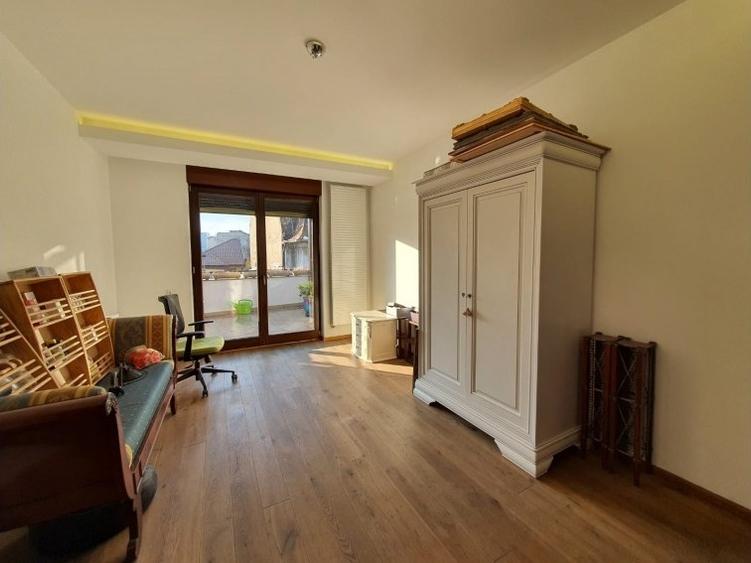 Apartament cu 4 camere în P-ța Romană