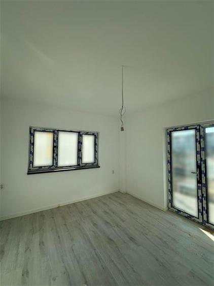 Apartament cu 2 camere decomandat în Vișani — fotografia 2