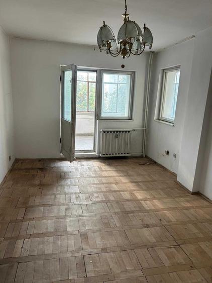 Apartament cu 3 camere decomandat în Craiovei