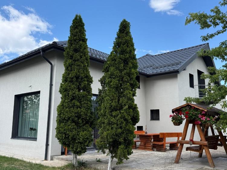 Casă cu 5 camere cu Teren 929 Mp în Central