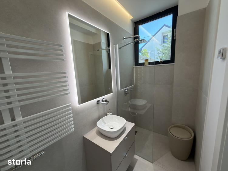 Casă cu 5 camere cu Teren 340 Mp în Central