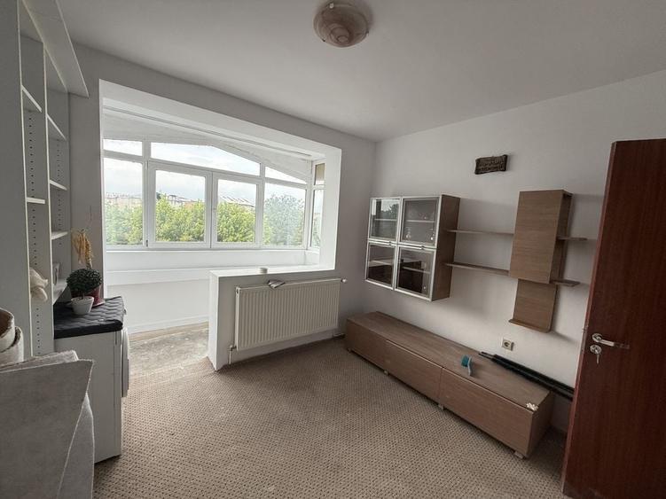 Apartament cu 3 camere decomandat în Caracal