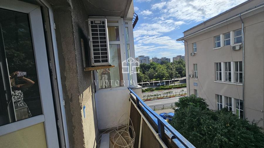 Apartament cu 3 camere decomandat în Republicii