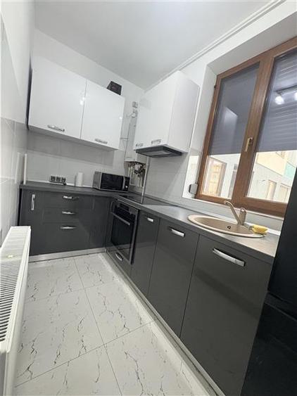 Apartament cu 2 camere semidecomandat, mobilat în Tomis Nord