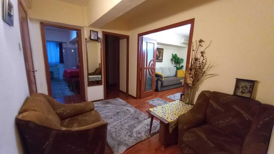 Apartament cu 3 camere decomandat în Central