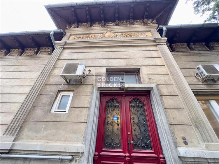 Casă individuală cu 7 camere cu Canalizare în Dorobanți