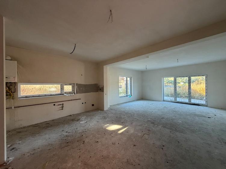 Duplex cu 5 camere cu Canalizare în Iris
